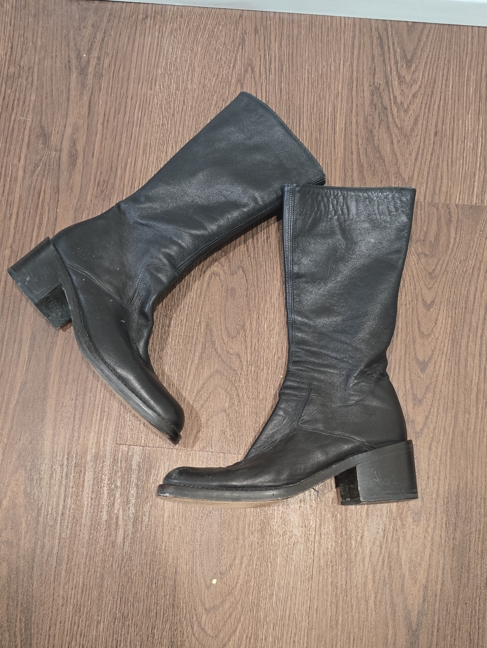 Desmo Vintage Womenโs Black Leather Mid-Calf Heel Boots 38